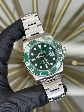 Rolex Submariner Hulk Green Dial on Oyster 116610LV 2017 Card