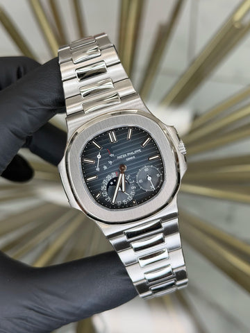 Patek Philippe Nautilus Blue Dial on Bracelet 5712/1A-001 2015 Complete