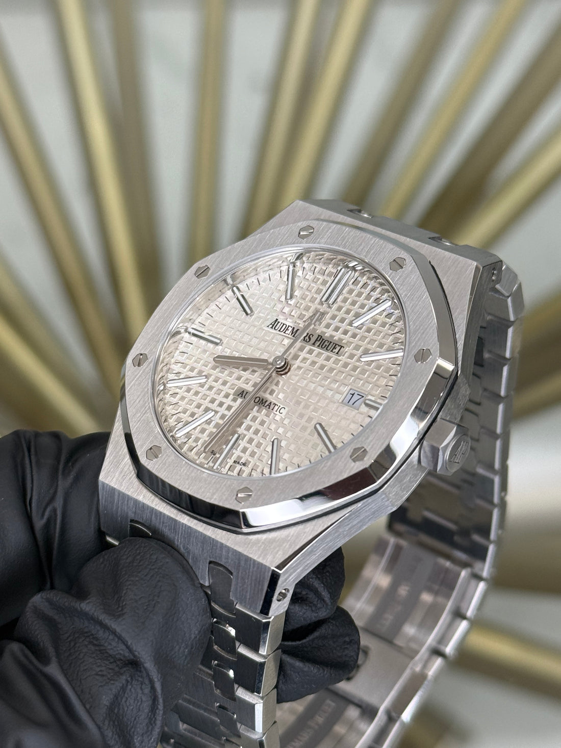 Audemars Piguet Royal Oak Selfwinding White Dial on Bracelet 15400ST.OO.1220ST.02