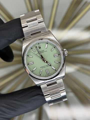 Rolex Oyster Perpetual 36 Pistachio Dial on Oyster 126000 2026 Complete