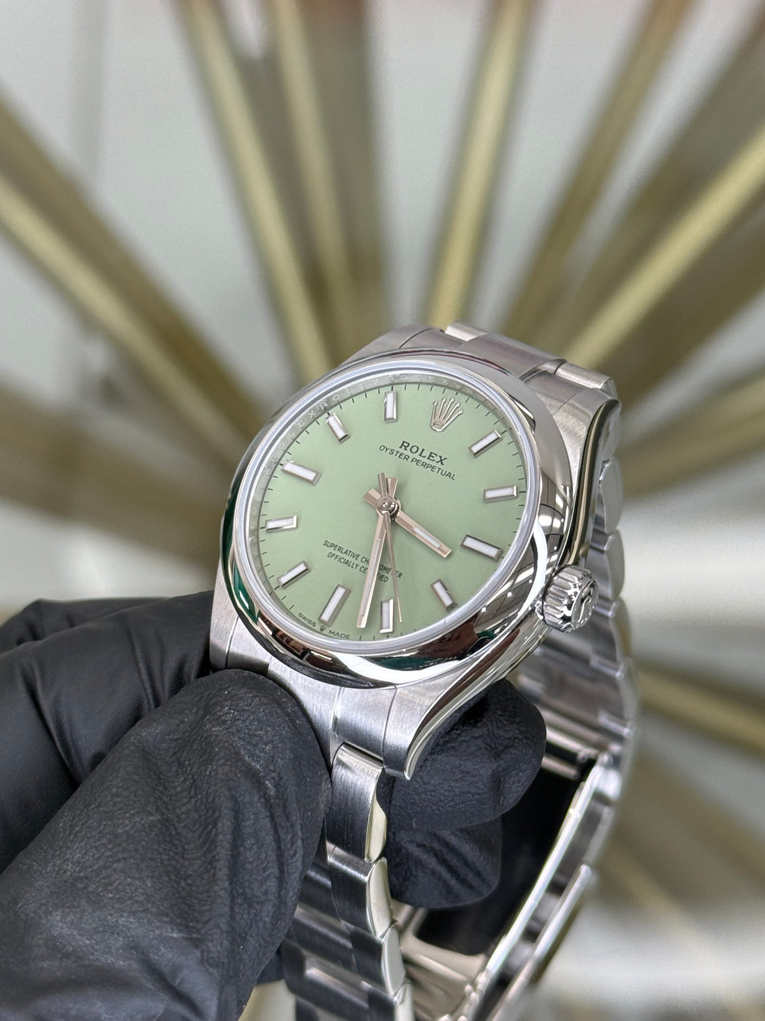 Rolex Oyster Perpetual 31 Pistachio Dial on Oyster 277200 2026 Complete